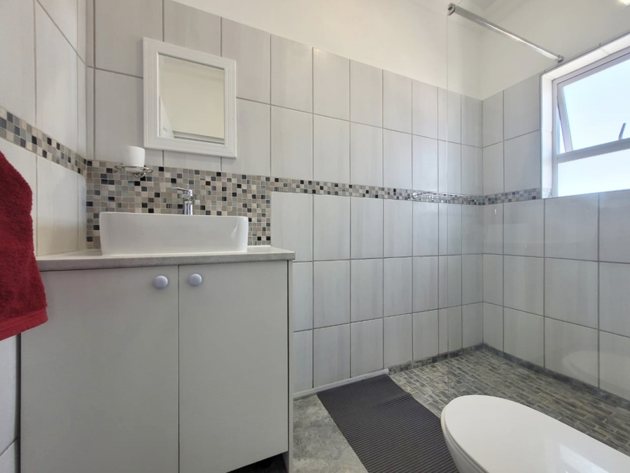 5 Bedroom Property for Sale in Struisbaai Western Cape